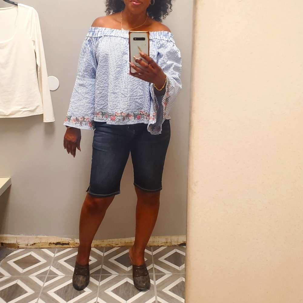 Off shoulder boho top w embroidered detail